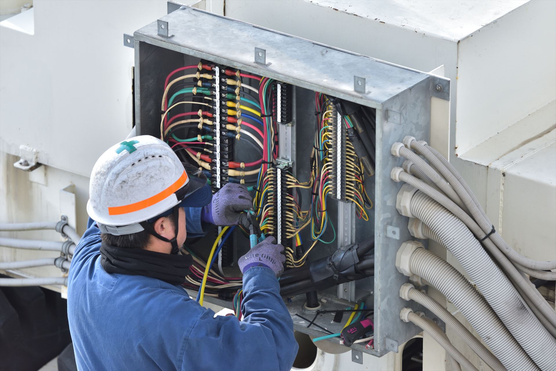 業務委託スタッフを募集 | 大阪府東大阪市周辺で電気工事の求人なら株式会社東伸